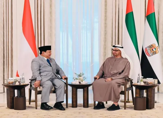 Presiden Prabowo Subianto dengan Presiden PEA Mohamed Bin Zayed di Istana Qasr Al Shatie, Abu Dhabi. (Sumber: X/@prabowo)