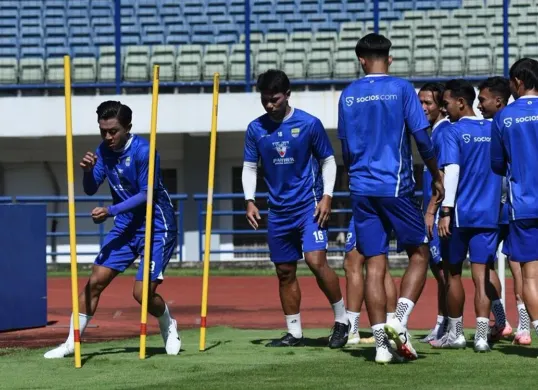 Febri Hariyadi mulai kembali berlatih ringan bersama skuad Persib Bandung setelah hampir semusim absen karena cedera lutut serius. (Sumber: Dok/Persib)