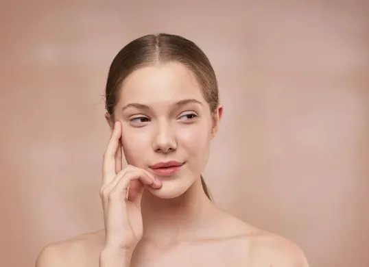 Anda bisa mendapatkan wajah yang mulus dengan tips ini. (Sumber: Pexels/Shiny Diamond)