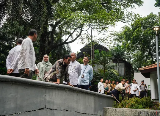 Gubernur DKI Jakarta, Pramono Anung, meninjau langsung kesiapan Taman Ayodia di Kebayoran Baru, Jakarta Selatan, Jum'at, 11 April 2025. (Sumber: Poskota/Bilal Nugraha Ginanjar)