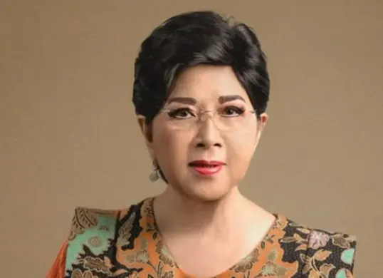 Titiek Puspa tutup usia pada 10 April 2025 dalam usia 87 tahun setelah mengalami insiden mendadak saat syuting. (Sumber: Pinterest)