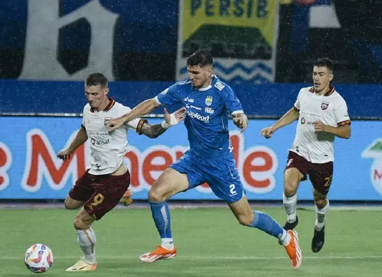 Laga pekan 28 Liga 1 2024-25 Borneo FC vs Persib dipimpin wasit asing asal Singapura. (Foto: Instagram/@persib)
