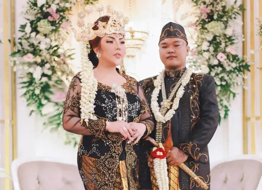 Potret yang diduga merupakan momen pernikahan Lisa Mariana dengan suaminya. (Sumber: Instagram/@noobsportrait18)