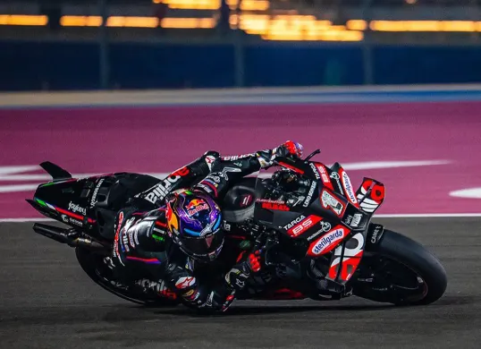 Jadwal MotoGP Spanyol 2025, Jorge Martin dipastikan absen karena cedera setelah mengalami crash di GP Qatar. (Sumber: Instagram @aprilia)