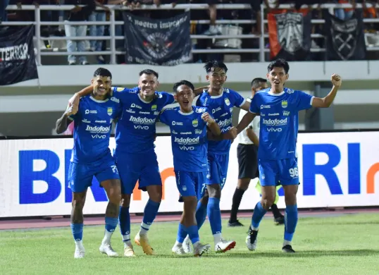 Klasemen terkini Liga 1 2024/202, Persib tertahan dengan skor imbang, Dewa United masih mengejar. (Sumber: Persib)