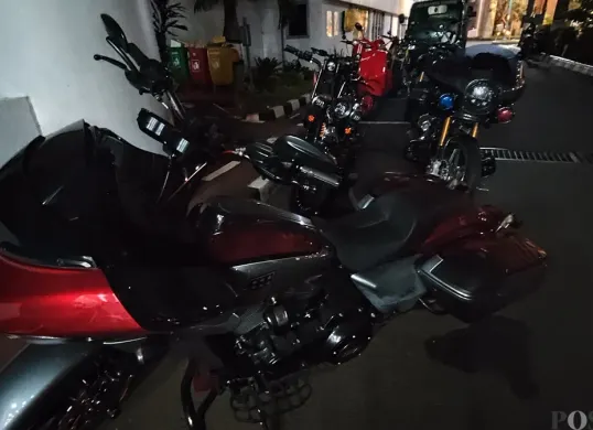 barang bukti kasus dugaan suap putusan lepas atau ontslag dalam perkara korupsi ekspor minyak sawit mentah terdakwa korporasi di Pengadilan Tindak Pidana Korupsi (Tipikor) pada Pengadilan Negeri Jakarta Pusat (PN Jakpus). (Sumber: Poskota/Ali Mansur)