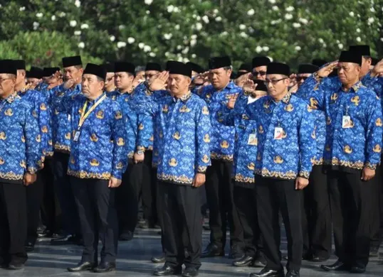 Berdasarkan regulasi resmi, besaran tambahan penghasilan bagi guru PNS golongan I, II, III, dan IV yang belum sertifikasi adalah Rp250.000 per bulan (Sumber: Pinterest)