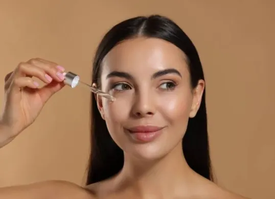 Temukan 6 cara menggunakan serum wajah yang benar untuk hasil maksimal. (Sumber: Pinterest)