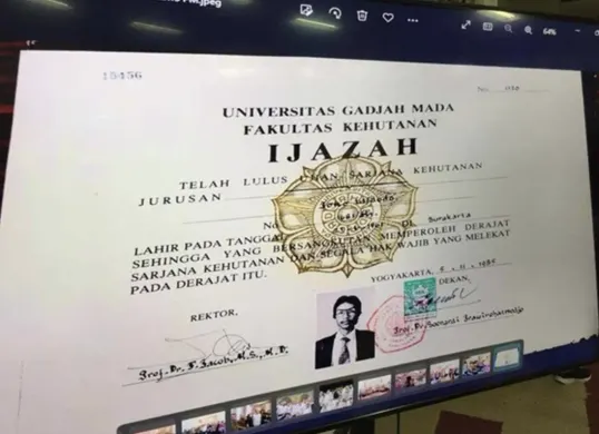 Isu mengenai keaslian ijazah Presiden Joko Widodo kembali mencuat ke publik. Meski telah dibantah berulang kali oleh pihak Universitas Gadjah Mada (UGM), tudingan ini tetap digulirkan sejumlah oknum.