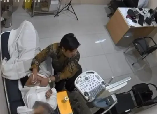 Dokter kandungan viral (Sumber: Instagram/@ahmadsahroni 88)