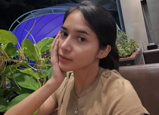 Dilan Janiyardikabarkan pacaran dengan  Uan Kaisar, vokalis band kenamaan Juicy Luicy. (Sumber: Instagram @Dilanjaniyar)