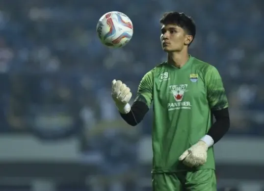 Kevin Mendoza sejauh ini masih menjadi pilihan utama, namun Teja Paku Alam tetap konsisten menjaga performa dan siap tampil bila dibutuhkan. (Sumber: Dok/Persib)