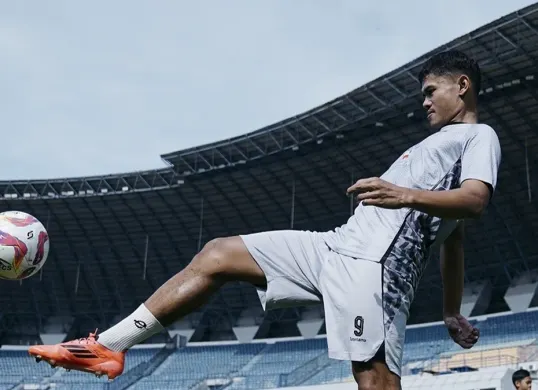 Penyerang Persib Bandung Dimas Drajad sudah kembali latihan bersama tim setelah sempat cidera. (IG Persib)