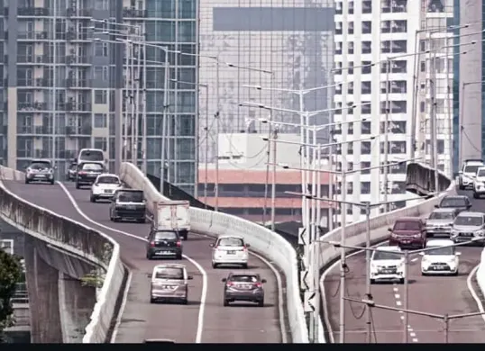 B2W kritik rute SilaturahRide 2025 karena gunakan JLNT Casablanca, yang dilarang untuk sepeda. Mereka minta Pemprov taat hukum dan libatkan komunitas dalam perencanaan. (Sumber: Capture Instagram @wibisono.ari)