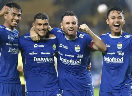 Duel antara Persib Bandung dan Bali United di Liga 1 musim 2024/2025 akan menjadi laga krusial di pekan ke-29 dalam perebutan gelar juara. (Sumber: Dok/Persib)