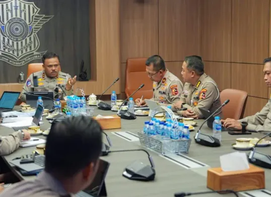 Operasi Ketupat 2026 resmi digelar selama 13 hari. Polri, TNI, dan instansi terkait mengamankan 185 ribu objek vital serta mengatur rekayasa lalu lintas mudik Lebaran. (Sumber: Dok. Korlantas Polri)