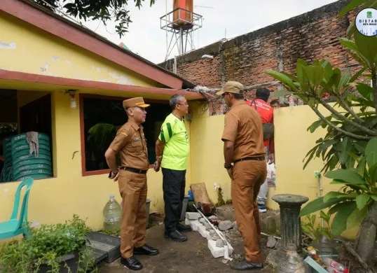 Dinas Tata Ruang Kota Bekasi membongkar bangunan tanpa izin di Bekasi Selatan, Selasa, 15 April 2025. (Sumber: Dok. PPID Dinas Tata Ruang Kota Bekasi)