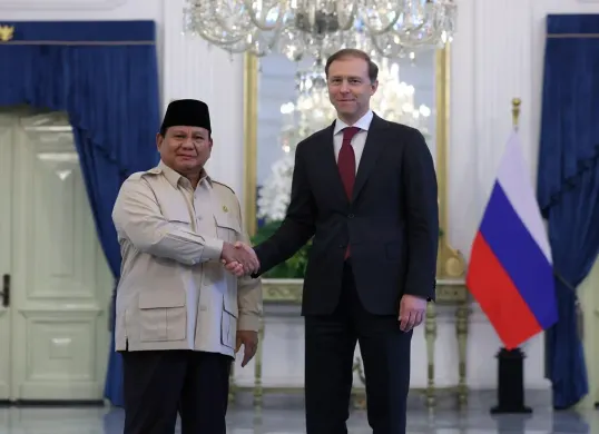 Prabowo Subianto sambut Wakil PM Pertama Rusia Denis Manturov di Istana Negara, Jakarta. (Sumber: X/@prabowo)