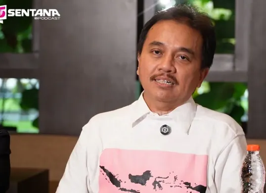 Pakar telematika Roy Suryo ungkap kejanggalan dalam skripsi Jokowi. (Sumber: YouTube/Sentana TV)