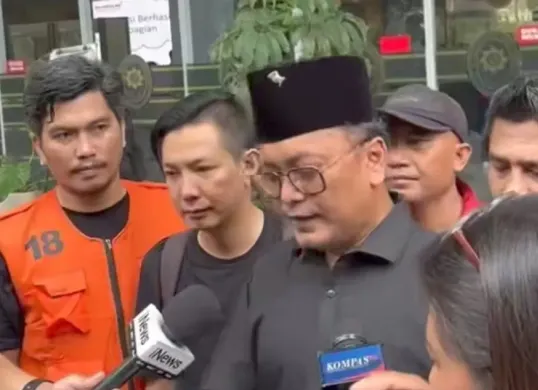 Politikus Mohamad Guntur Romli mendapatkan adanya penyusup pada sidang Sekjen PDI Perjuangan Hasto Kristiyanto. (Sumber: Capture Instagram Guntur Romli)