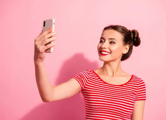 Rahasia Foto Selfie Jadi Labih Bagus. (Sumber: Adobe Stock)