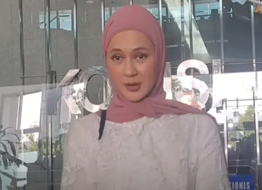 Paula Verhoeven melaporkan hakim perceraiannya ke Komisi Yudisial. (Sumber: Tangkap Layar YouTube/Intens Investigasi)