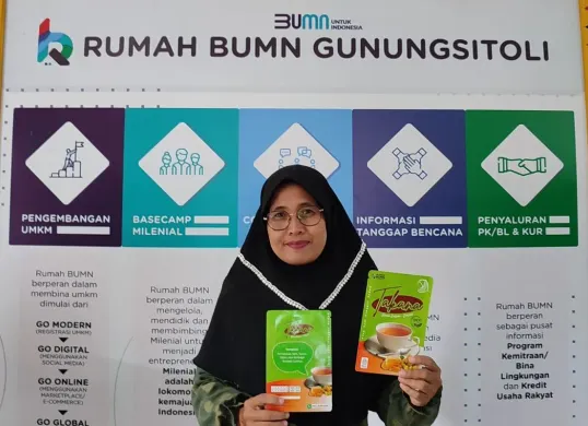 Salah seorang pelaku UMKM yang menerima program Go Modern dari PT Telkom Indonesia. (Sumber: Dok. Telkom Indonesia)