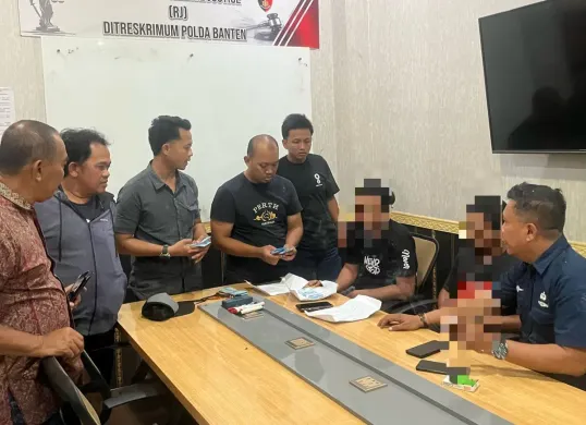 Tim Gakkumdu memeriksa dua dari lima terduga politik uang pemungutan suara ulang Kabupaten Serang. (Sumber: Dok. Gakkumdu Serang)