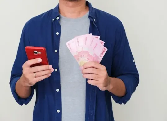 Limit pinjol tanpa KTP ini, mulai dari Rp300.000 hingga Rp15 juta dengan tenor yang bervariasi dan bunga bersaing. (Sumber: Freepik)