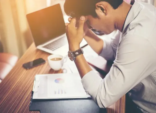 Cara efektif untuk bebas utang pinjol tanpa harus jual aset(Sumber: NegativeSpace)