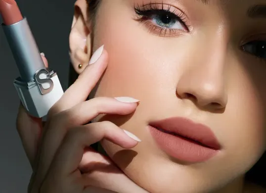 Rekomendasi Warna Lip Tint untuk Kulit Sawo Matang. (Sumber: buttoncarves)