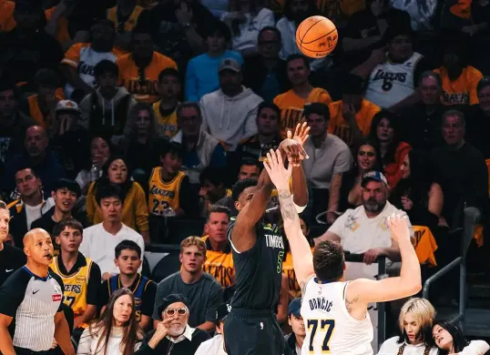 Sedang Berlangsung Live Streaming Minnesota Timberwolves vs LA Lakers di Game 3 Playoff NBA 2025. (Sumber: Instagram @timberwolves)