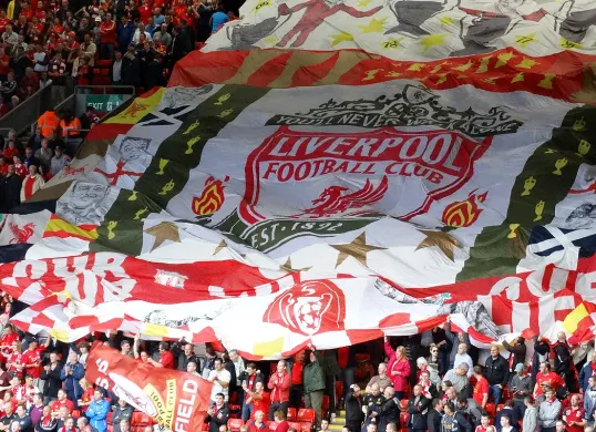 Suporter Liverpool di Stadion Anfield, Si Merah siap-siap merayakan gelar juara Premier League musim 2024-25. (Sumber: Pixabay | Foto: anwo00)