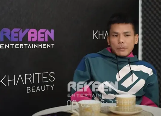 Robby Abbas sejumlah nama terkenal yang pernah dijualnya saat menjadi mucikari (Sumber: YouTube/Reyben Entertainment)