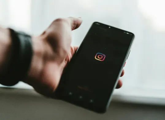 Ilustrasi Instagram. (Sumber: Unsplash/Claudio Schwarz)