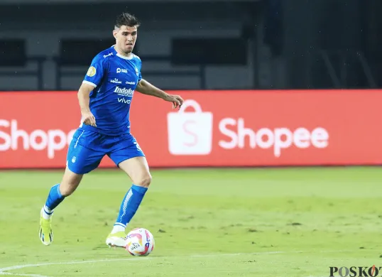 Setelah resmi berpisah dengan Persib, Nick Kuipers dikabarkan sudah mendapat tawaran dan bakal berseragam Dewa United di musim depan. (Sumber: Poskota/Ade Mamad)