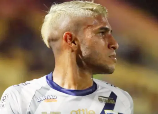 Potret Adres Montero, pemain asal Venezuela yang ditawarkan kepada Persib Bandung. (Sumber: Instagram/@kandaboll)