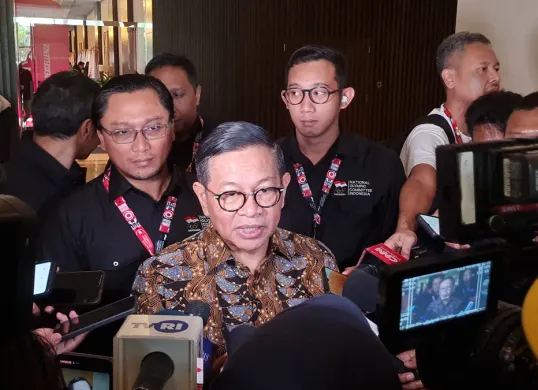 Gubernur Jakarta, Pramono Anung usai menghadiri kegiatan di Jakarta Pusat, Selasa 22 April 2025. (Sumber: Poskota/Pandi Ramedhan)