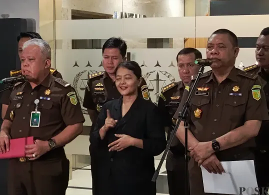 Konferensi pers Kejaksaan Agung (Kejagung) terkait penetapan tiga tersangka baru kasus suap perkara di Pengadilan Negeri (PN) Jakarta Pusat, Selasa, 22 April 2025. (Sumber: Poskota/Ali Mansur)