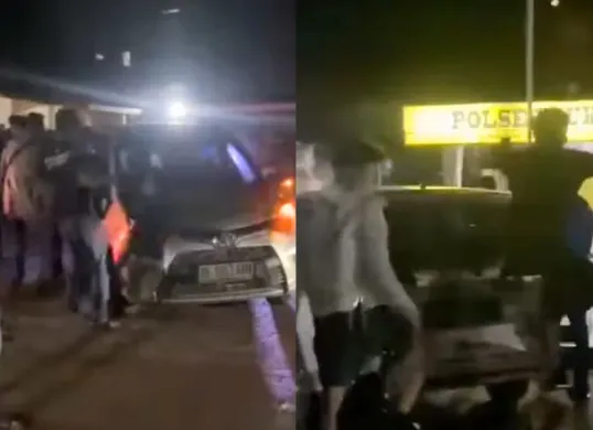 Seorang wanita menjadi korban pengeroyokan dan perusakan mobil oleh puluhan debt collector di depan Polsek Bukit Raya. (Sumber: Tangkap Layar Instagram/@medsos_rame)