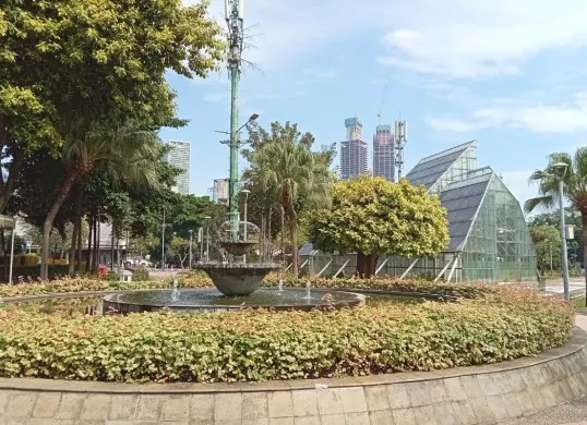 Suasana Taman Menteng di Jakarta Pusat yang dibuka selama 24 jam. (Sumber: Poskota/Nurpini Aulia Rapika)