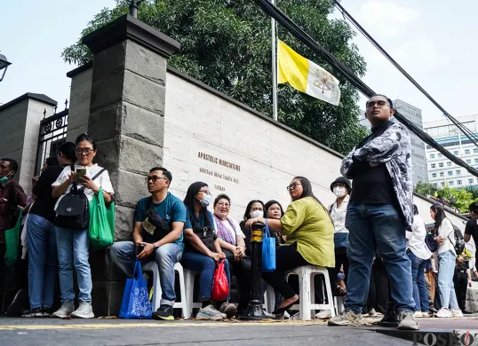Umat Katolik Doakan Paus Fransiskus di Kedubes Vatikan
