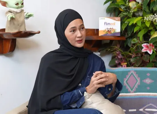 Paula Verhoeven membeberkan alasannya hingga sempat mengaku berpikir positif sebelum menikah dengan Baim Wong. (Sumber: Tangkap layar YouTube/CURHAT BANG Denny Sumargo)