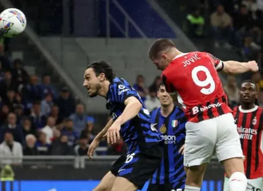 Harapan Inter untuk meraih treble musim ini pupus setelah kalah dari AC Milan di semifinal Coppa Italia. (Sumber: Instagram/@filotramo)