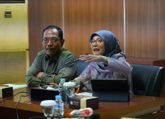 Ketua Bapemperda DPRD Kota Bogor, Anna Mariam Fadhilah, (kiri). (Sumber: Dok. DPRD Kota Bogor)