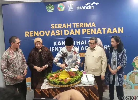Prosesi perempian Kantin Halal Kemenag di Jalan Lapangan Banteng Barat, Jakarta Pusat, Kamis, 24 April 2025. (Sumber: Poskota)