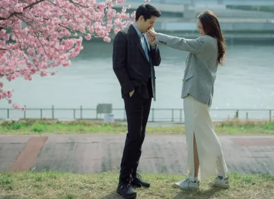Bocor, Luna Maya dan Maxime Bouttier Akan Menikah di Bali pada 7 Mei 2025 Mendatang (Sumber: Instagram/Luna Maya dan Maxime Bouttier)