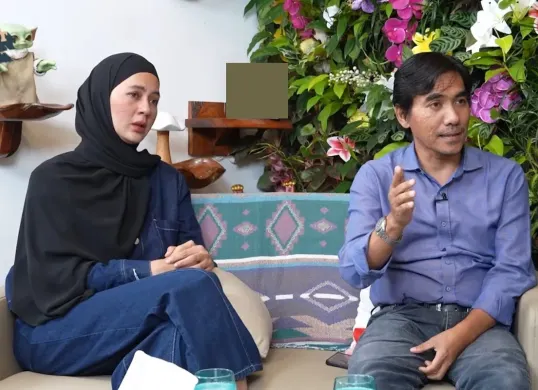 Respons Pala Verhoeven saat ditanya soal polemik yang menyeret namana (Sumber: YouTube/ CURHAT BANG Denny Sumargo)
