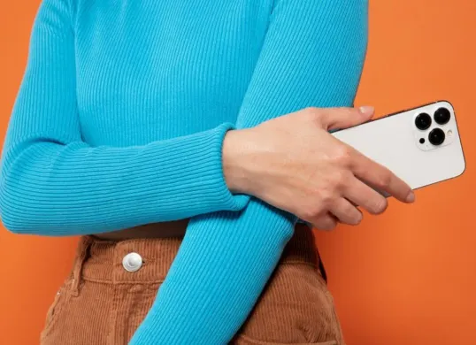 Simak berikut ini cara pinjol beli iPhone baru di Akulaku. (Sumber: Freepik)