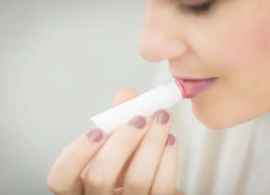 Rekomendasi Lip Balm untuk Bibir Kering. (Sumber: Pixabay/stocksnap)